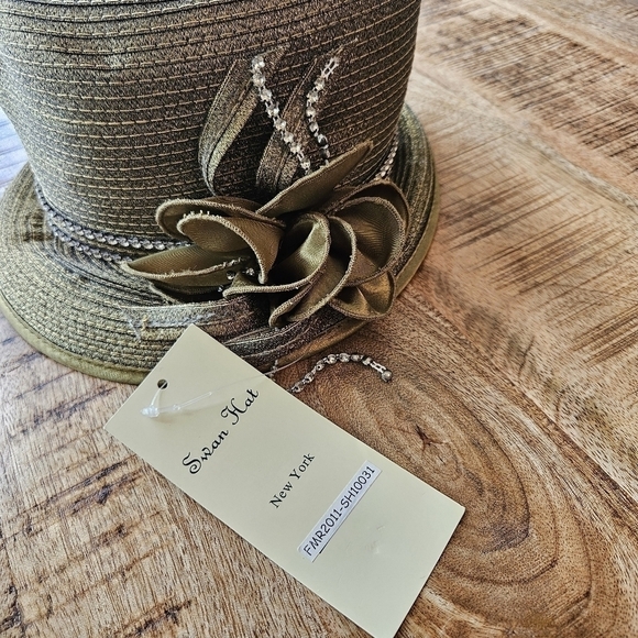Swan Hat New York Metallic Gold Green hat - Picture 2 of 6
